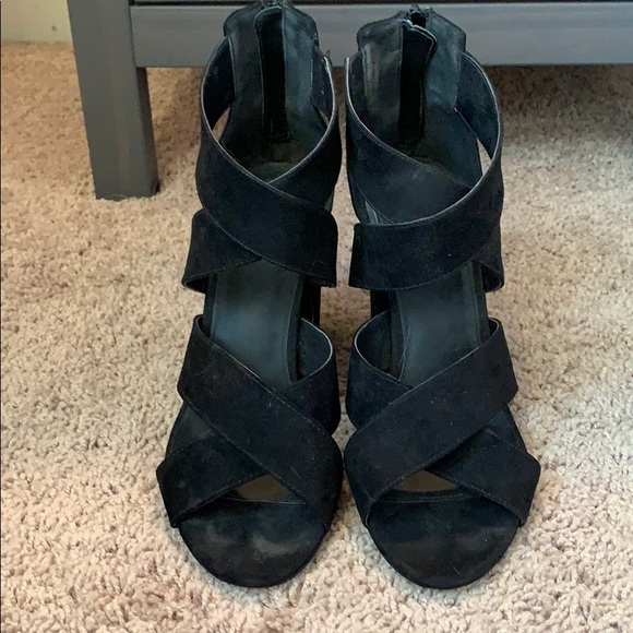 Forever 21 Shoes - 💥3 for $15💥 Criss-cross strappy heels